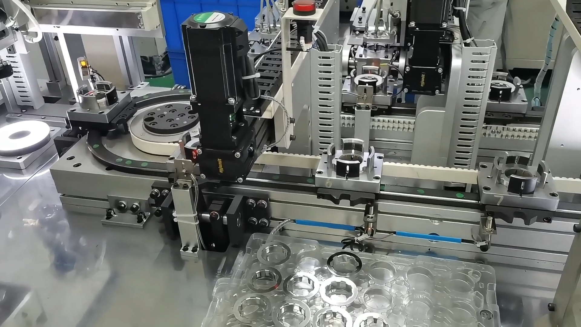 环形导轨输送线在车灯生产线应用 环形导轨输送线在车灯生产线应用